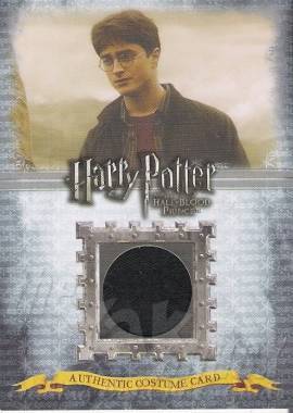 C06     Daniel Radcliffe/Harry Potter (navy coat) - front